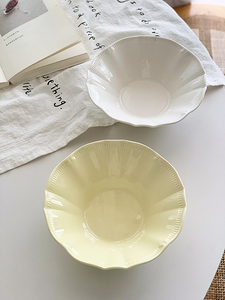 安木良品 外贸出口 法式ins奶黄色浮雕花边陶瓷花型沙拉冰淇淋碗