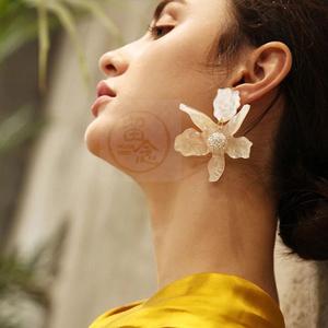 -Petal Flower Silver stamen Earrings Fashion tend