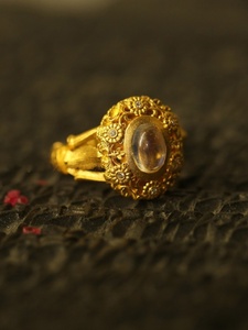 复古繁花水沫玉戒指女轻奢小众设计高级感气质百搭黄金色仿玉指环
