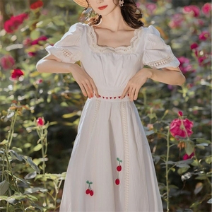 可甜可盐气质复古方领法式初恋白色长款夏很流行的学院仙女连衣裙