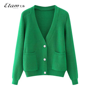 艾格Etam明星秦岚同款绿色针织衫开衫外套女V领毛衣外穿短款上衣