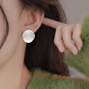 复古纽扣圆型耳钉春夏2023年新款爆款耳环小众设计高级感气质耳饰