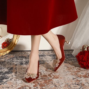 红色婚鞋新娘鞋中式秀禾服敬酒服水晶鞋水钻伴娘日常高跟鞋不累脚