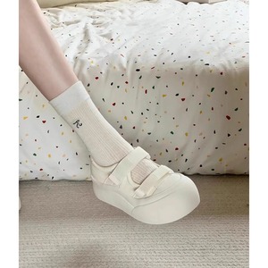 白色玛丽珍女鞋2024新款夏季透气厚底大头丑萌鞋小皮鞋浅口单鞋子