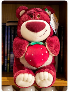抱着草莓熊公仔迪士尼香粉味毛绒玩具玩偶抱枕送女友生日礼物可爱