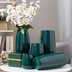 绿色轻奢陶瓷花瓶新款摆件小号客厅餐桌简约现代家居装饰干花水培
