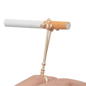 抽烟不熏手烟夹指环夹烟神器可调节烟托架潮开车防熏手指异味变黄