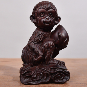 黑檀实木雕刻猴子摆件木头根雕生肖灵猴寿桃创意电视柜装饰工艺品