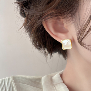 日韩方形贝壳耳钉女纯银2024新款爆款气质耳饰轻奢小众设计感耳环