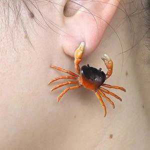 搞怪小螃蟹咬耳朵个性可爱设计感小众艺术感夏季动物耳钉迷你耳环