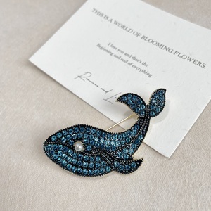 韩款创意蓝鲸鱼胸针复古奢华气质胸花小众设计毛衣别针西装潮配饰