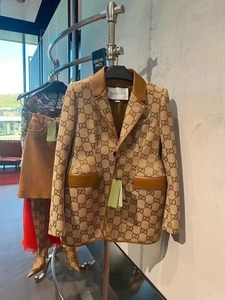 12.19-Gucci 巴黎世家联名款女士 秀款沙漏外套