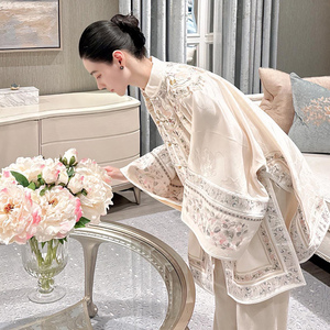 今年流行漂亮新中式中国风唐装复古白色中长款外套女2024新款冬季