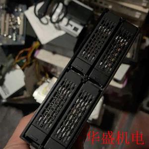 icydock 艾西达克 硬盘盒 5寸转4个2.5寸硬盘位。