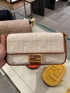 FENDI/芬迪 经典Baguette双F老花手提中号单肩包法棍包斜挎包女包