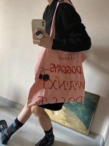韩国慵懒大容量包包女粉色涂鸦字母帆布袋学生通勤斜挎单肩帆布包