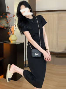 茶歇法式休闲黑色短袖t恤连衣裙女夏季2024新款修身显瘦长款裙子