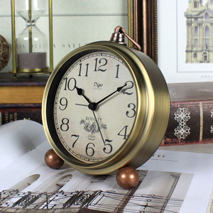 轻奢闹钟简约仿铜座钟北欧风格美式复古钟表摆件欧式小型床头台式