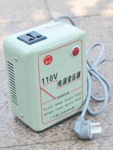 。家用小型变压器220V转1103000W电源电压转换器台湾升压110V转22