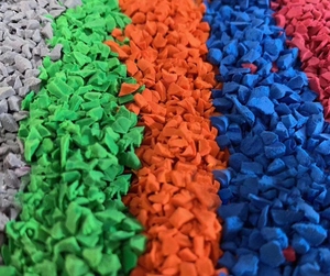 厂家直销塑胶跑道彩色颗粒材料场地安全地板幼儿园体育场epdm