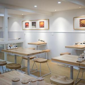 现代简约原木色实木餐桌椅创意桌椅酒吧桌子甜品奶茶店休闲咖啡厅