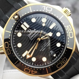 二手名表欧米茄海马系列300黑金男表日历进口瑞士全自动机械手表
