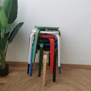 北欧简约曲木三角凳餐凳可叠放小凳子彩色板凳叙勒家用成人阳台凳