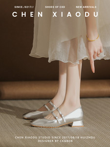 法式银色小众芭蕾单鞋粗跟浅口不累脚女鞋秋冬季低跟配裙子高跟鞋