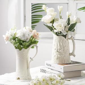 浮雕捏花陶瓷花瓶欧式小清新居家摆件新款花器白色高级感精致复古