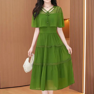 芙丽琪今年流行绿色连衣裙女2024新款夏季时尚拼接女神范短袖裙子