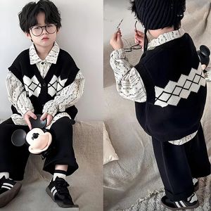 新款巴拉巴柆韩国童装针织撞色马甲背心开衫印花衬衫男宝宝两件套