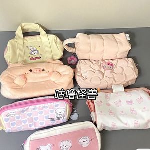 粉色动物系列毛绒笔袋奶fufu学生少女心小众创意收纳袋桌面文具袋