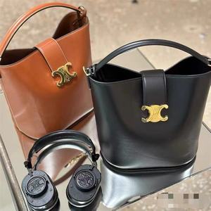 海外代购Celine/赛琳女士中号棕色牛皮革磁扣水桶手提包斜跨包