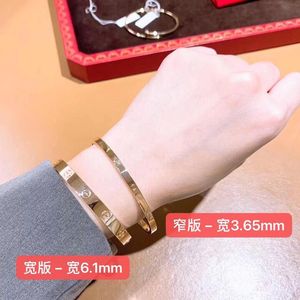 Cartier/卡地亚LOVE 经典款手镯18K玫瑰金宽版无钻宽窄版情侣女