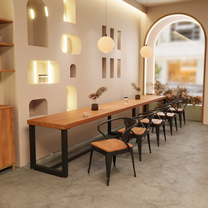 原木风奶茶店实木吧台靠墙铁艺长条窄桌快餐烧烤酒吧窗边矮桌组合