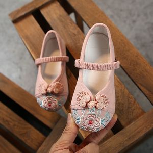 巴拉巴垃清货汉服鞋子儿童女童绣花鞋女古装手工复古汉鞋棉鞋中国