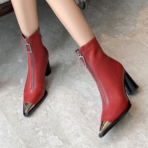 2023秋冬新款网红女短靴欧洲站尖头粗跟真皮时装靴高跟红色半筒靴