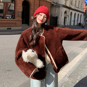 焦糖色羊羔毛外套女2023冬季新款韩版设计感小众加厚皮毛一体棉衣