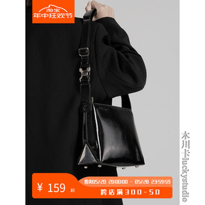 木川卡 小众设计新款未来感漆皮小方包时尚斜挎三角包百搭手提包