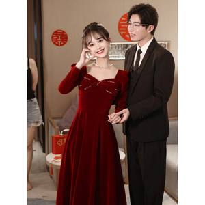 丝绒敬酒服2024新款新娘冬季长袖法式订婚礼服红色连衣裙子中长款