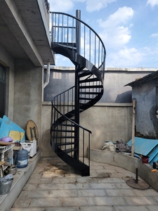 北京定制旋转楼梯旋梯弧形楼梯钢板楼梯消防楼梯户外楼梯室内楼梯