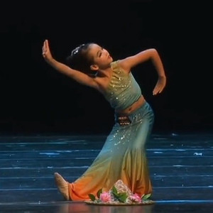 傣族服装儿童女舞蹈演出服云南西双版纳孔雀舞鱼尾裙幼儿园表演服