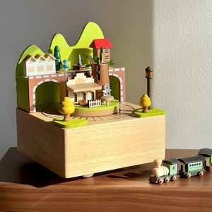 家居摆件秋季列车八音盒旋转发条音乐盒木制品玩具节日礼物