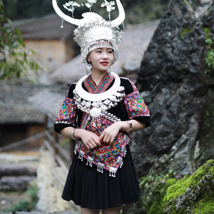 贵州广西少数民族苗族侗族绣花银饰头饰女装秋季短款演出舞台套装