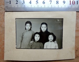 老照片收藏1901D3-50年代边疆朴素旗袍四朵姊妹花合影