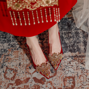 新娘结婚鞋女红色细高跟鞋2024年夏新款水钻孕妇粗跟低中式礼服鞋