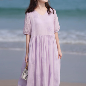 依然苎麻刺绣连衣裙2024夏新款紫色v领双层绣花大码裙子棉麻女装