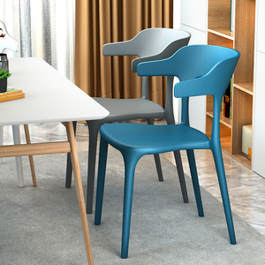 牛角椅子家用餐椅简约塑料靠背加厚网红北欧搭配风休闲书桌椅办公