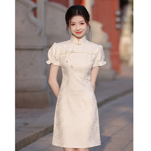 新中式旗袍2024新款女夏改良年轻款少女高端气质连衣裙米白色短款