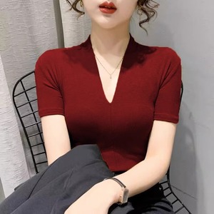 2024夏季新款v领针织短袖t恤女薄款打底衫设计感显瘦红色气质上衣